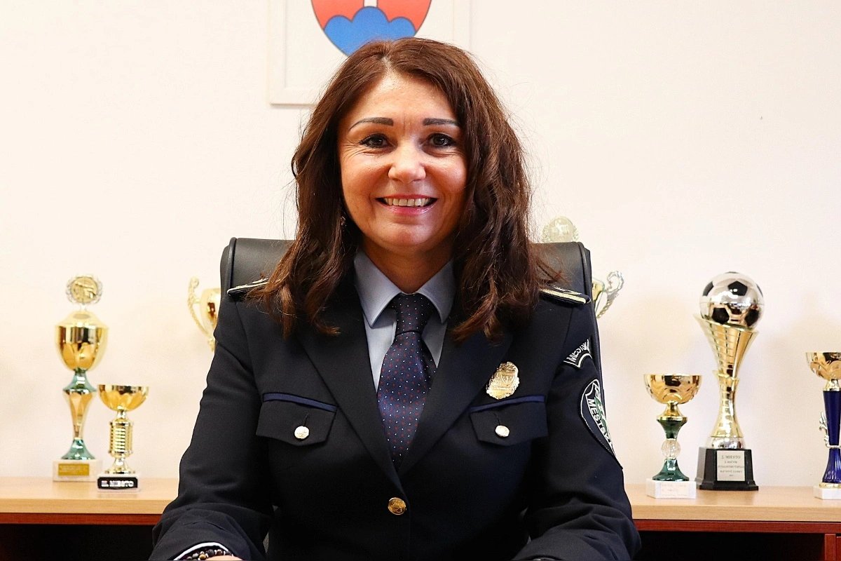 سياق المحاكمات والعدالة - حربٌ ضد جرائم الحرب — غلاف