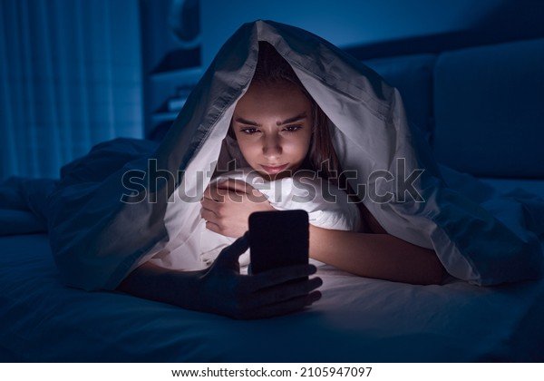 أرضيهم تمرض — غلاف