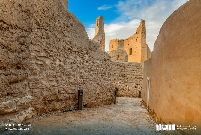 عبيد العماني حياً — غلاف