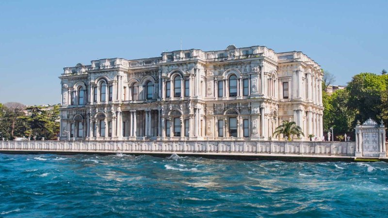 Beylerbeyi sarayi | النار تنطفئ بالمحبة — غلاف